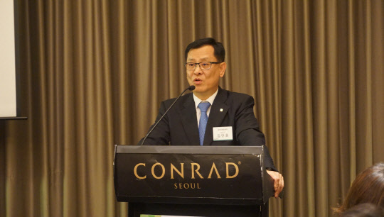 김만훈 셀트리온헬스케어 대표이사가 14일 서울 여의도 콘래드호텔에서 열린 기자간담회에서 회사를 소개하고 있다. 셀트리온헬스케어 제공.